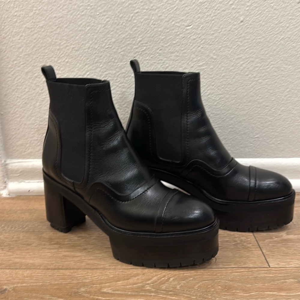 Hermes black boots / booties